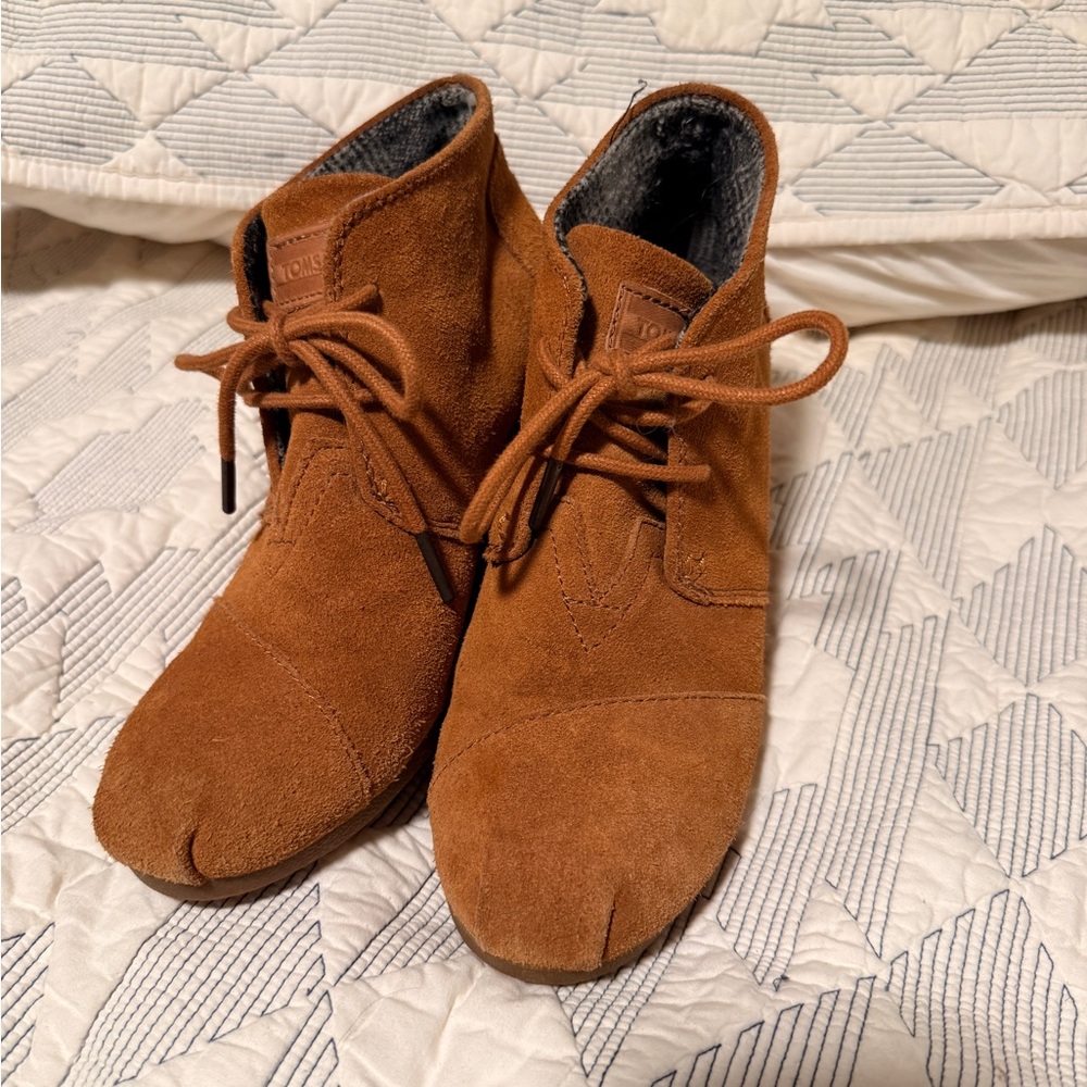 Toms Chestnut Suede Lace-Up Boots